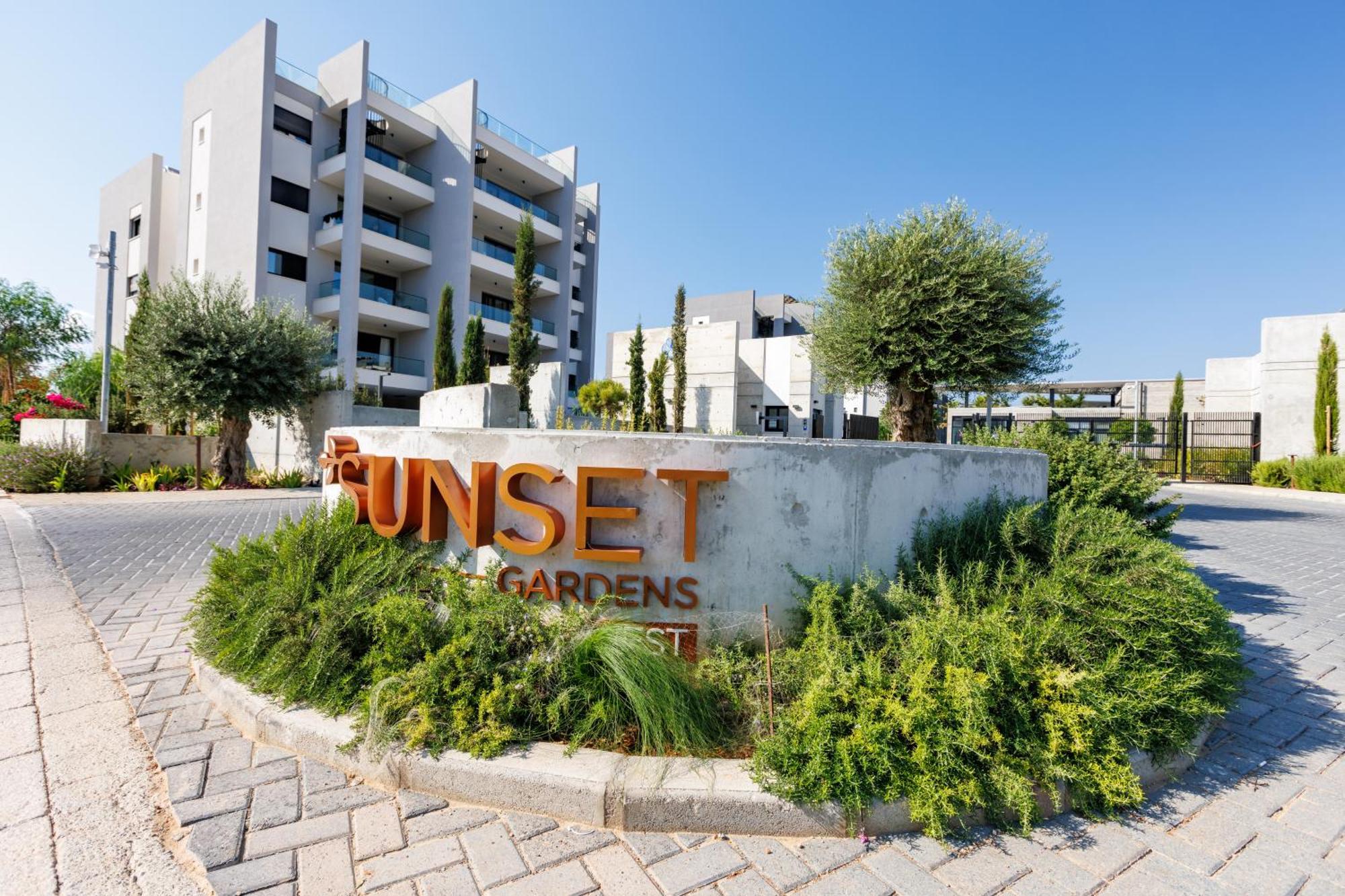 Sunset Gardens - Holiday Apartments - By Tlv Living Limassol Exteriör bild